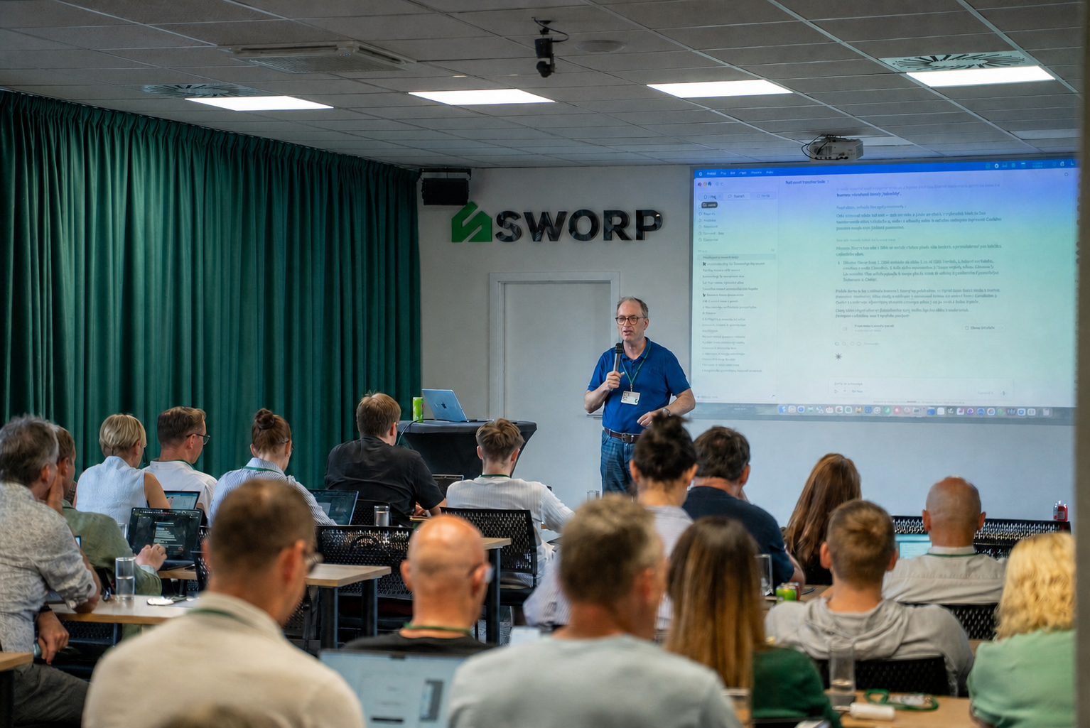 Přednášející a účastníci akce ve SWORP Academy.