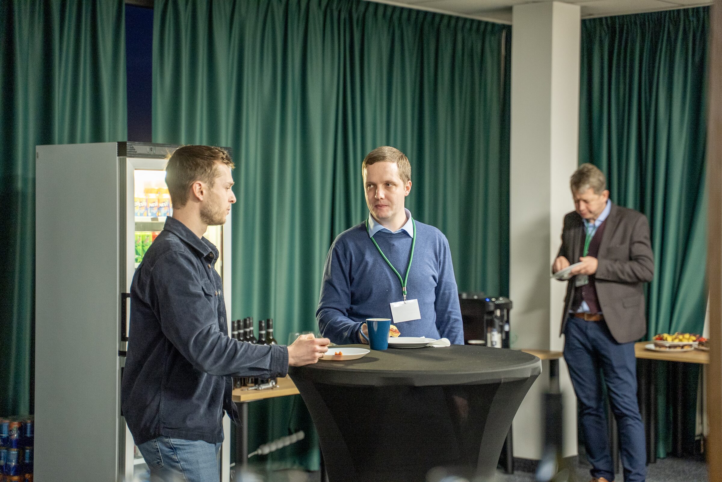 Další pohled do prostoru Lounge ve SWORP Academy.