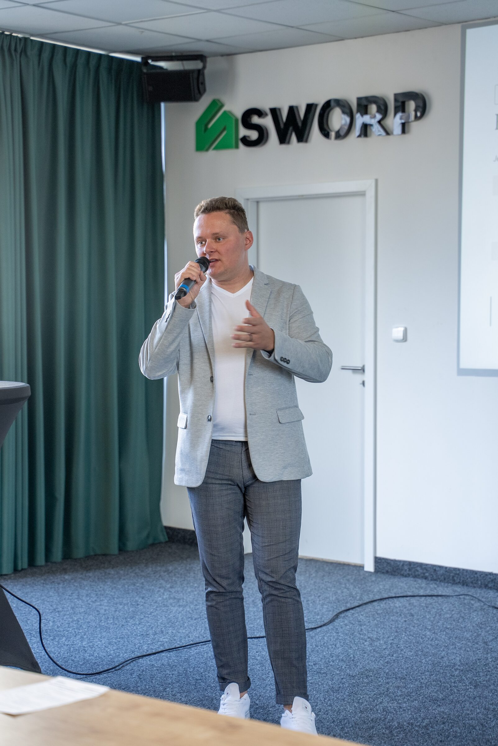Prázdný eventový prostor Tokyo ve SWORP Academy.
