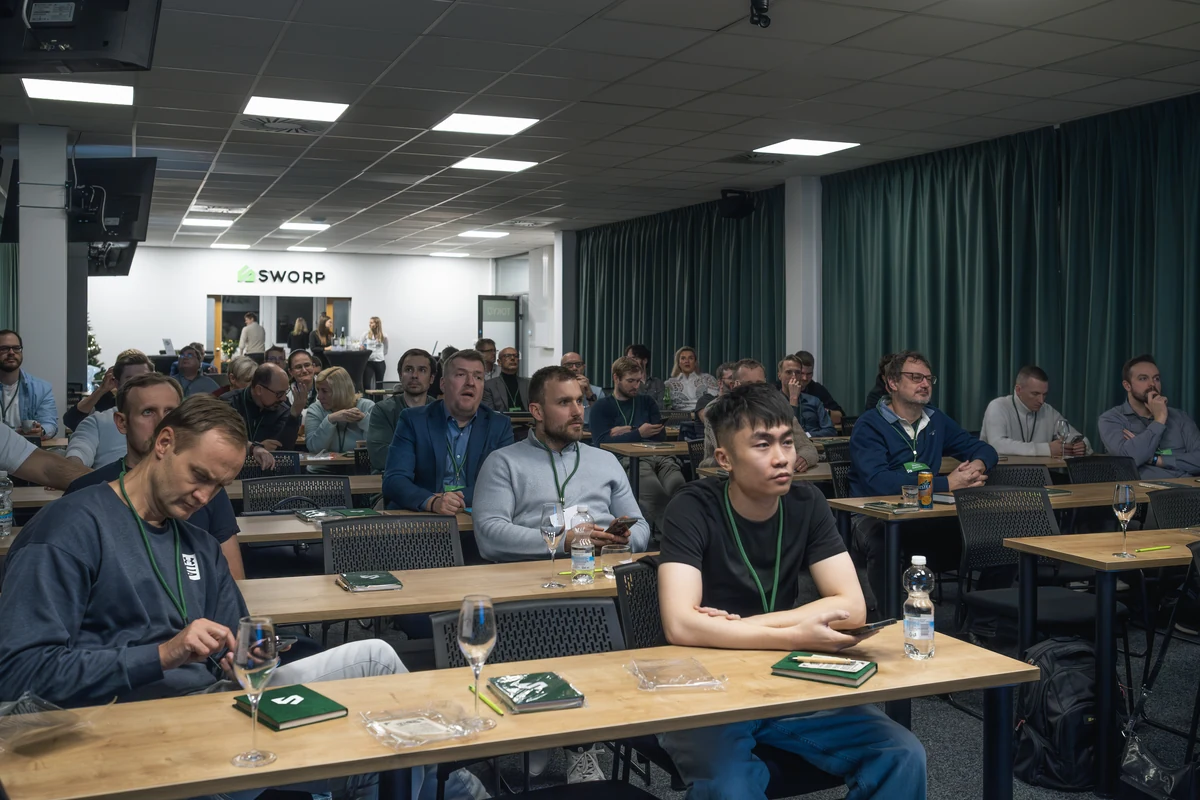 Eventový prostor Tokyo ve SWORP Academy s prezentační technikou a uspořádáním pro školení.
